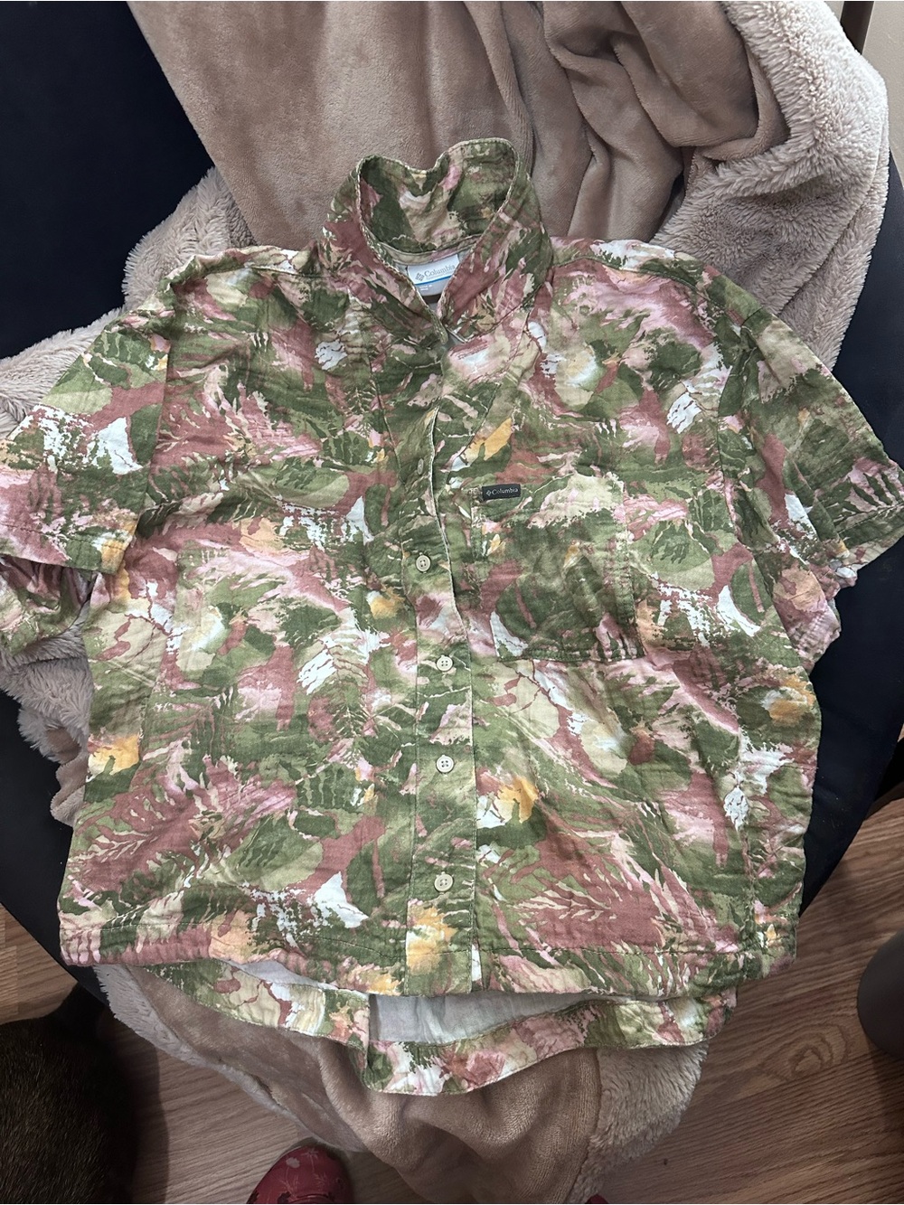 Columbia Women’s Short Sleeve Button-Down Shirt - Olive Pink Leaf Print